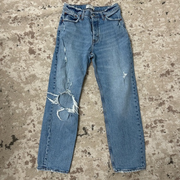 Abercrombie The Dad High-Rise Jeans Size 27 - Distressed 4 short - Picture 1 of 9